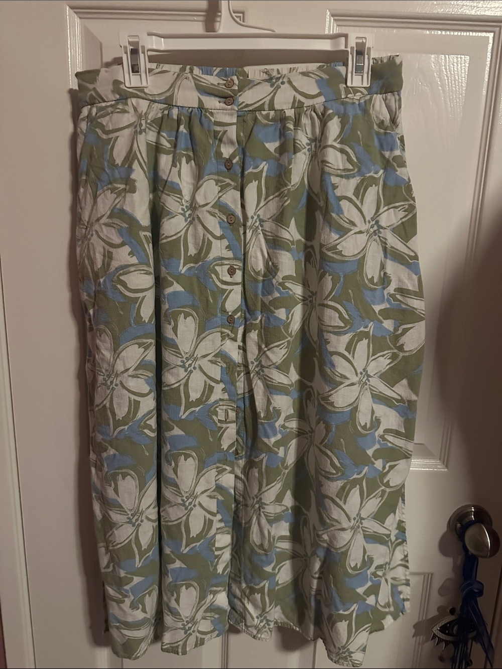 Floral Button-Front Midi Skirt in Olive Green, Blue & White